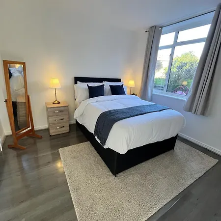 Two Bedroom Flat * Bristol